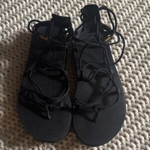 Teva Midform Infinity platform sandal